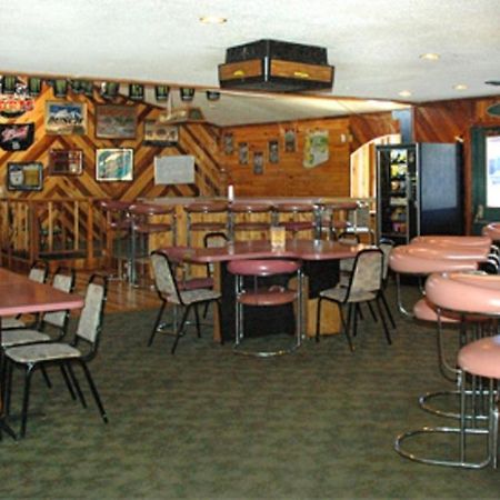 Zellar'S Village Inn Newberry Εξωτερικό φωτογραφία