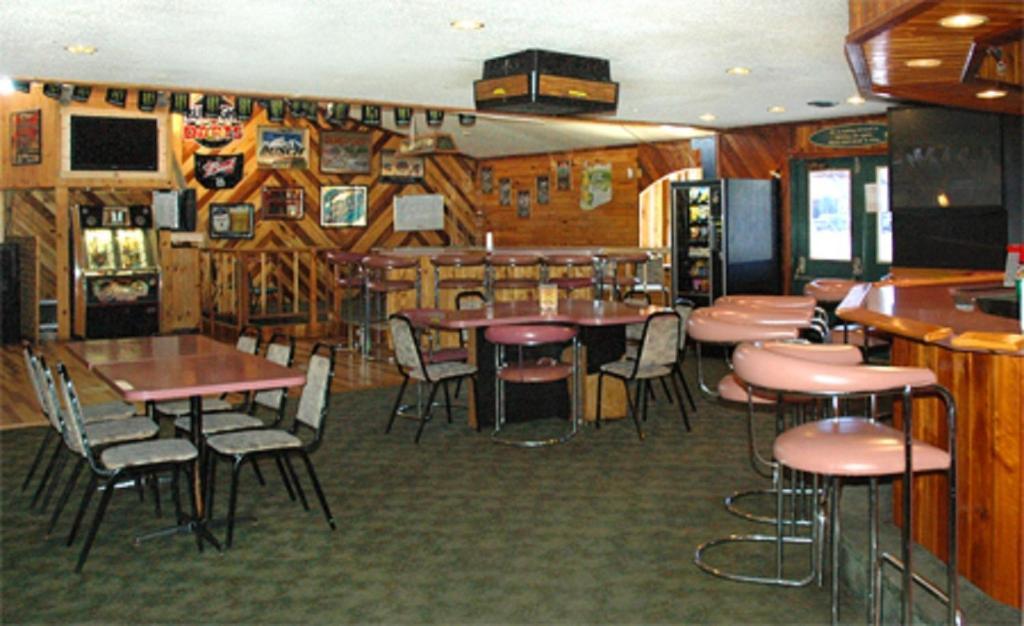 Zellar'S Village Inn Newberry Εξωτερικό φωτογραφία